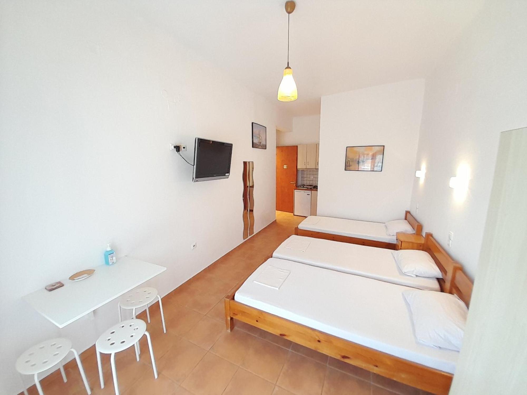 Lydia Mare Aparthotel Agios Kirykos  Exterior photo