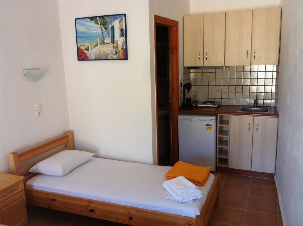 Lydia Mare Aparthotel Agios Kirykos  Exterior photo