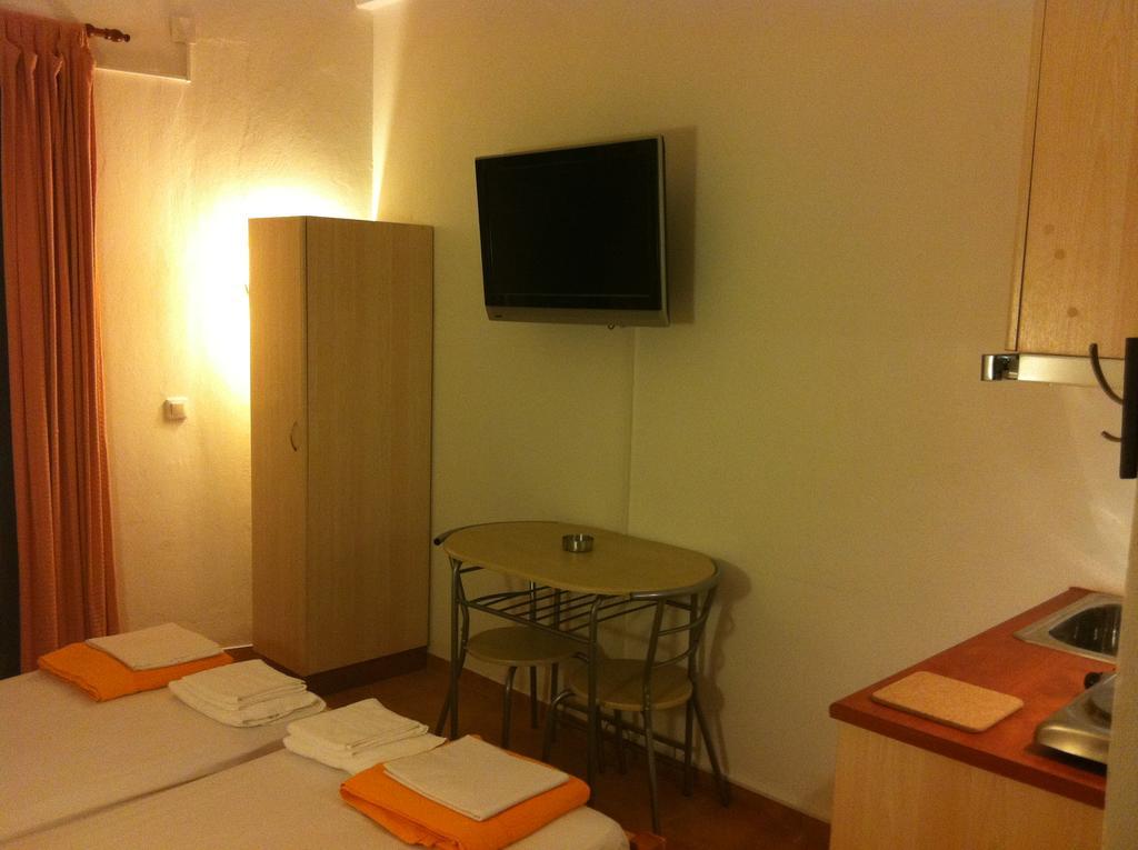 Lydia Mare Aparthotel Agios Kirykos  Exterior photo