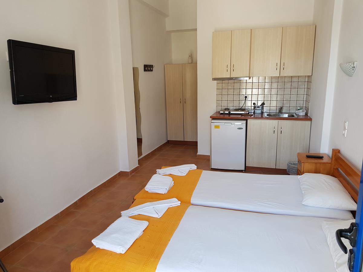 Lydia Mare Aparthotel Agios Kirykos  Exterior photo